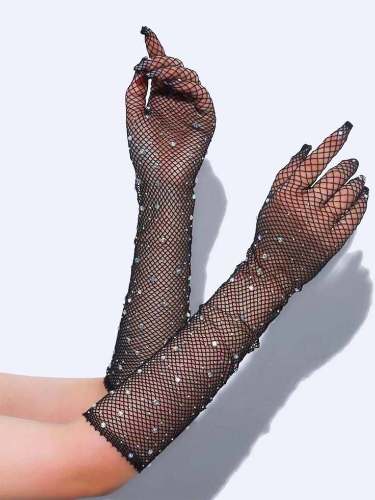 Длинные черные перчатки